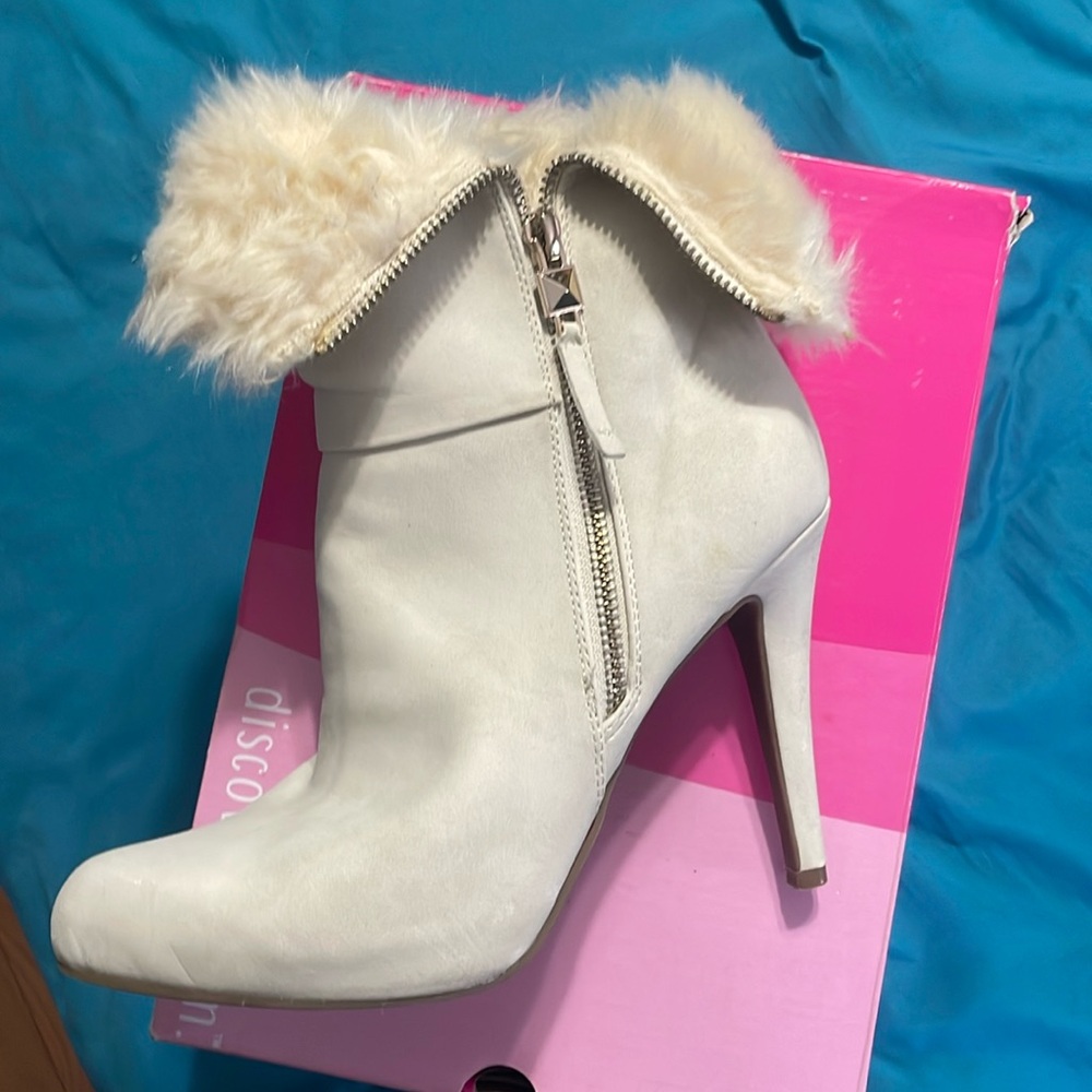 Jennifer Lopez boots size 9. Front inside wedge.